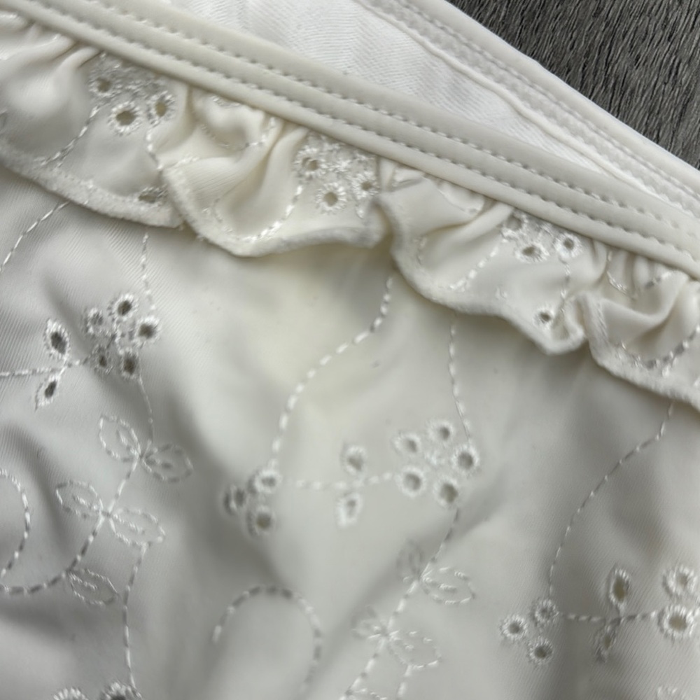 NEW ASOS White Eyelet Bikini Set - Picture 5 of 5